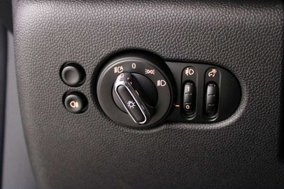 Car image 37