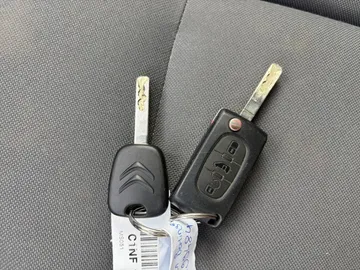 Car image 30