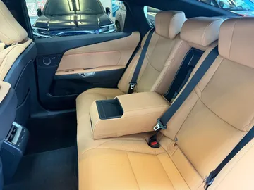 Car image 25