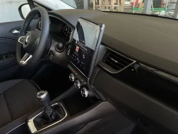 Car image 26
