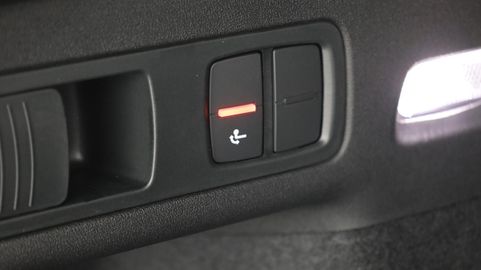 Car image 35