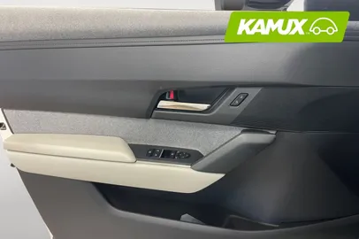 Car image 25