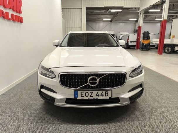 Volvo V90 Cross Country D4 AWD Momentum 140 kW image number 3