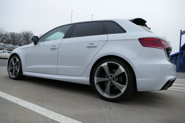 Audi RS3 2.5 TFSI quattro S tronic Sportback 270 kW image number 4