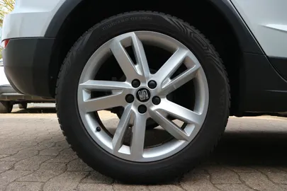 Car image 25