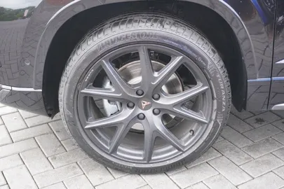 Car image 30