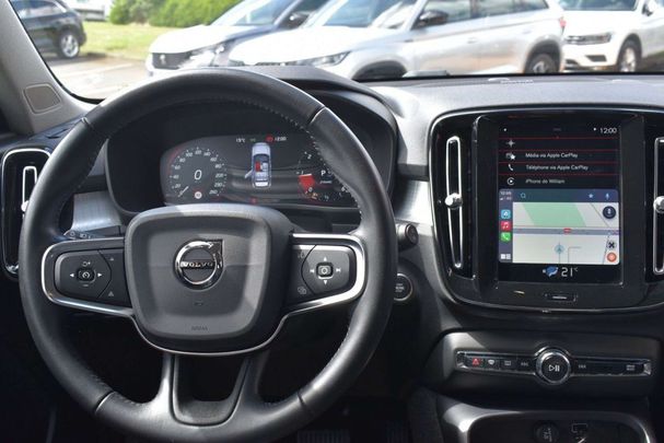 Volvo XC40 D4 AWD Geartronic Momentum 140 kW image number 7