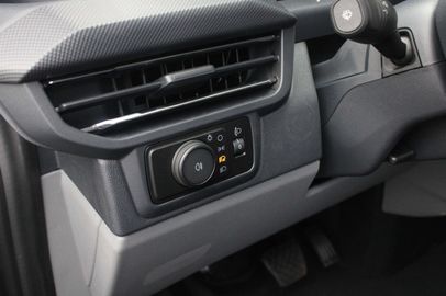 Car image 32