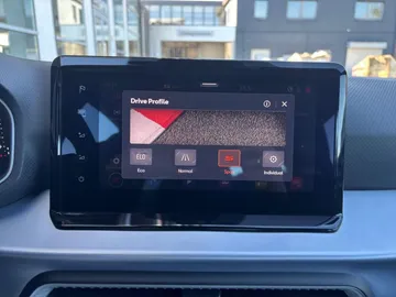 Car image 30
