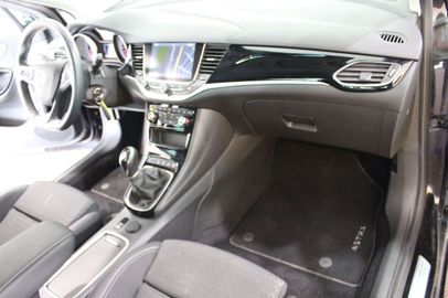 Car image 16