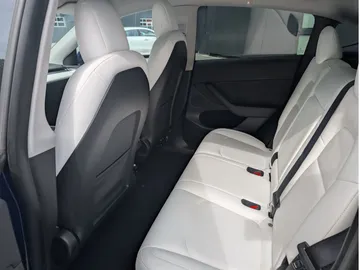 Car image 27