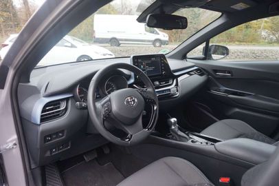 Car image 9