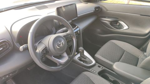 Car image 15