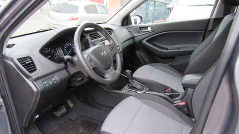 Car image 10