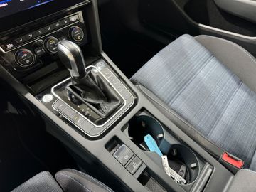 Car image 33