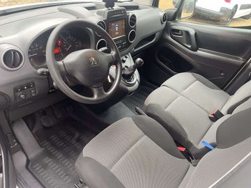 Car image 10