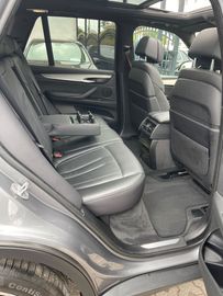 Car image 37