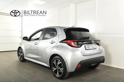 Car image 4