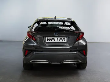 Car image 4