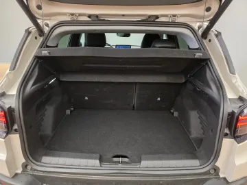 Car image 32