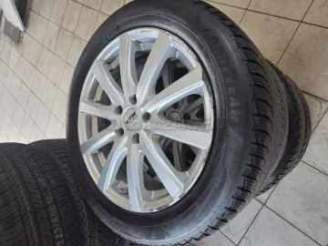 Car image 35