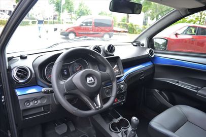 Car image 10