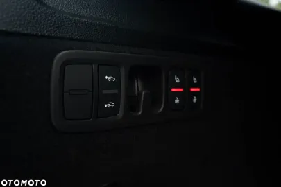 Car image 40