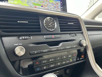 Car image 32