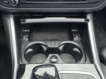 Car image 32