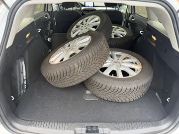 Car image 23