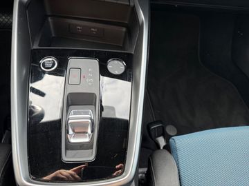 Car image 28