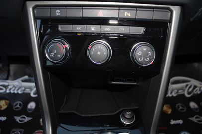 Car image 36