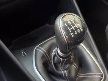 Car image 25