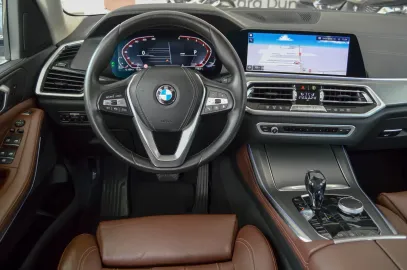 Car image 40