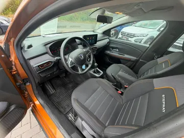 Car image 11