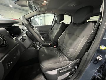 Car image 11