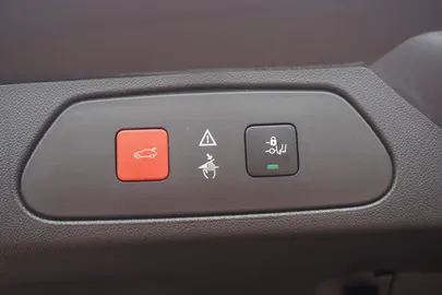 Car image 32