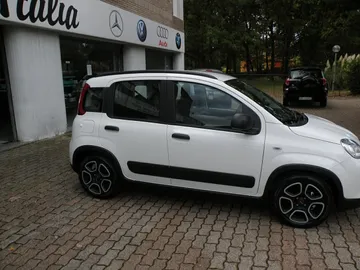 Car image 4