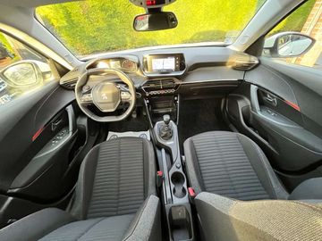 Car image 13