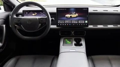 Car image 9
