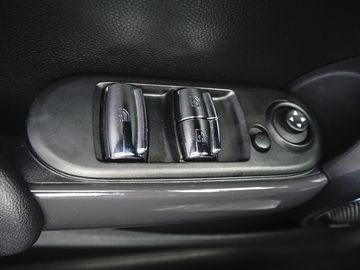 Car image 33