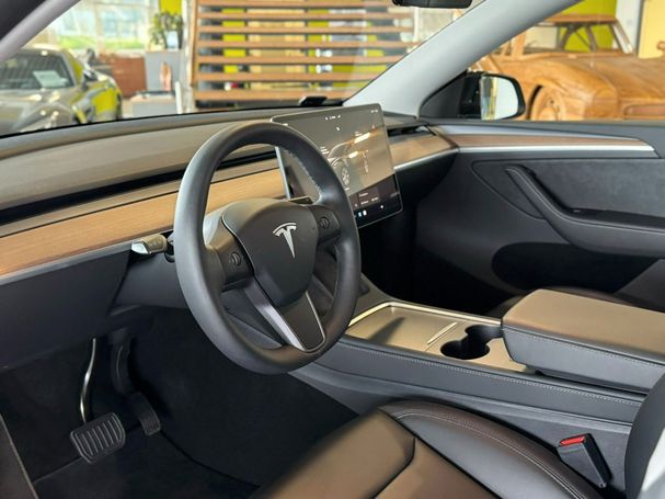 Tesla Model Y Long Range AWD 378 kW image number 15