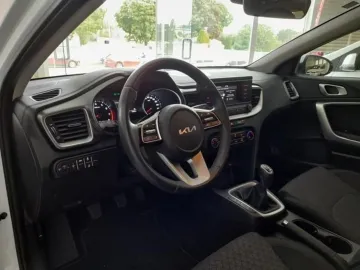 Car image 24