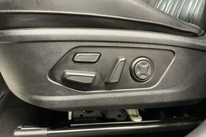 Car image 36