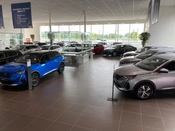 Car image 5