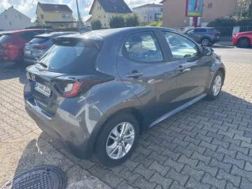 Car image 3