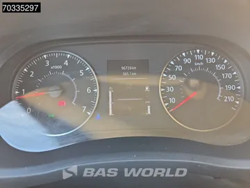 Car image 30