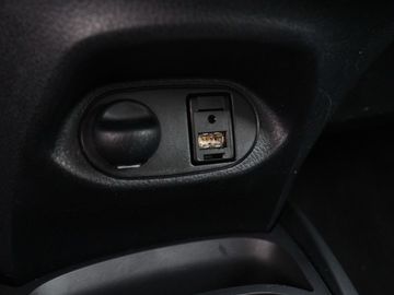 Car image 32