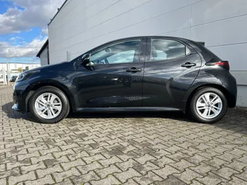 Car image 3