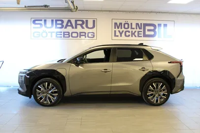 Car image 3